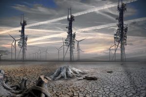 Funkmasten inmitten einer kargen Landschaft