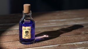 Kleine Flasche mit Gefahrenhinweis giftig