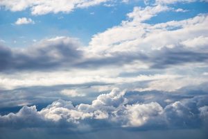 Wolkenformationen am Himmel